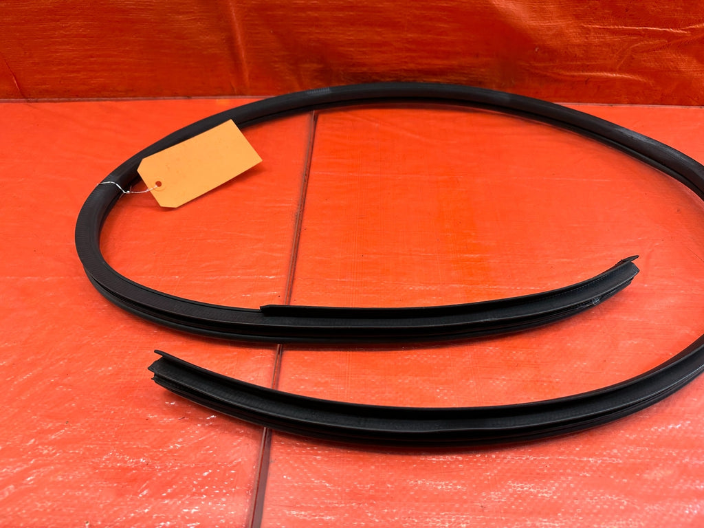 10 16 HYUNDAI GENESIS COUPE ON THE CHASSIS LEFT DOOR WEATHER STRIP SEAL OEM #21916