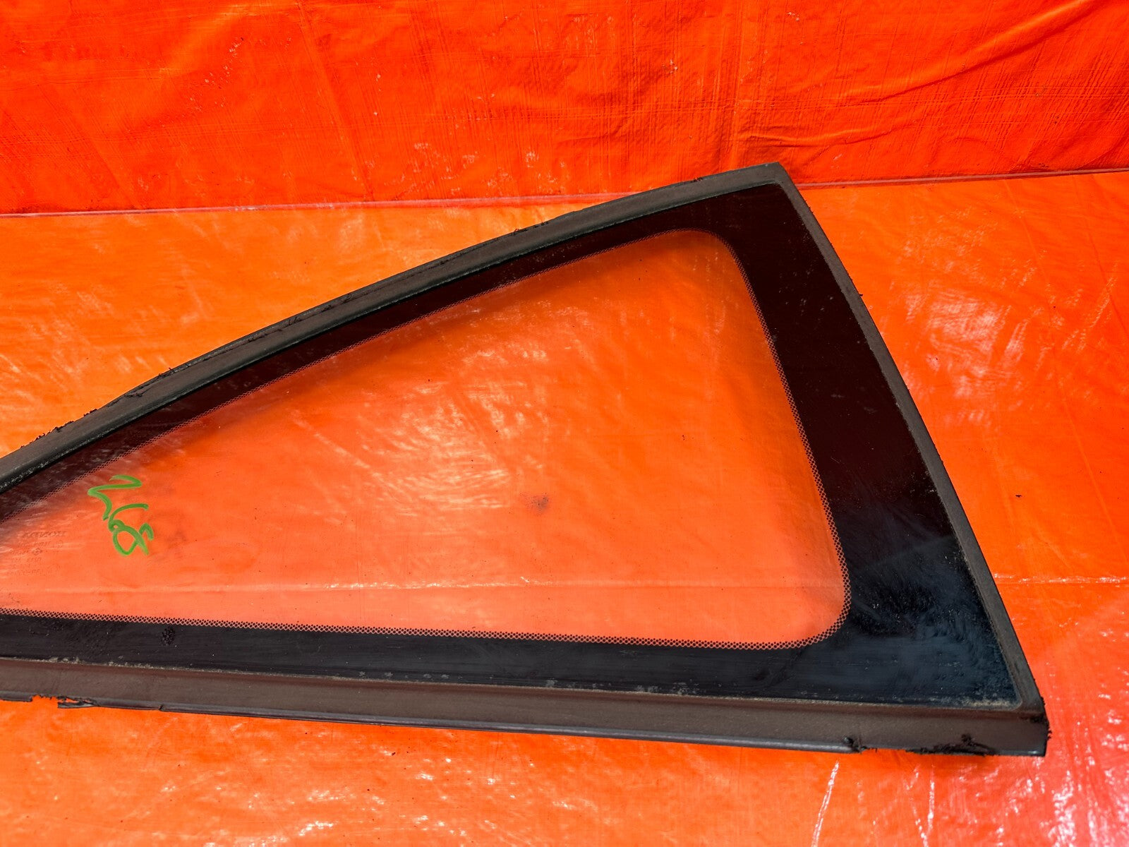 94 01 ACURA INTEGRA 2D MODEL   REAR QUARTER 1/4 GLASS   PASSENGER RIGHT OEM #2686