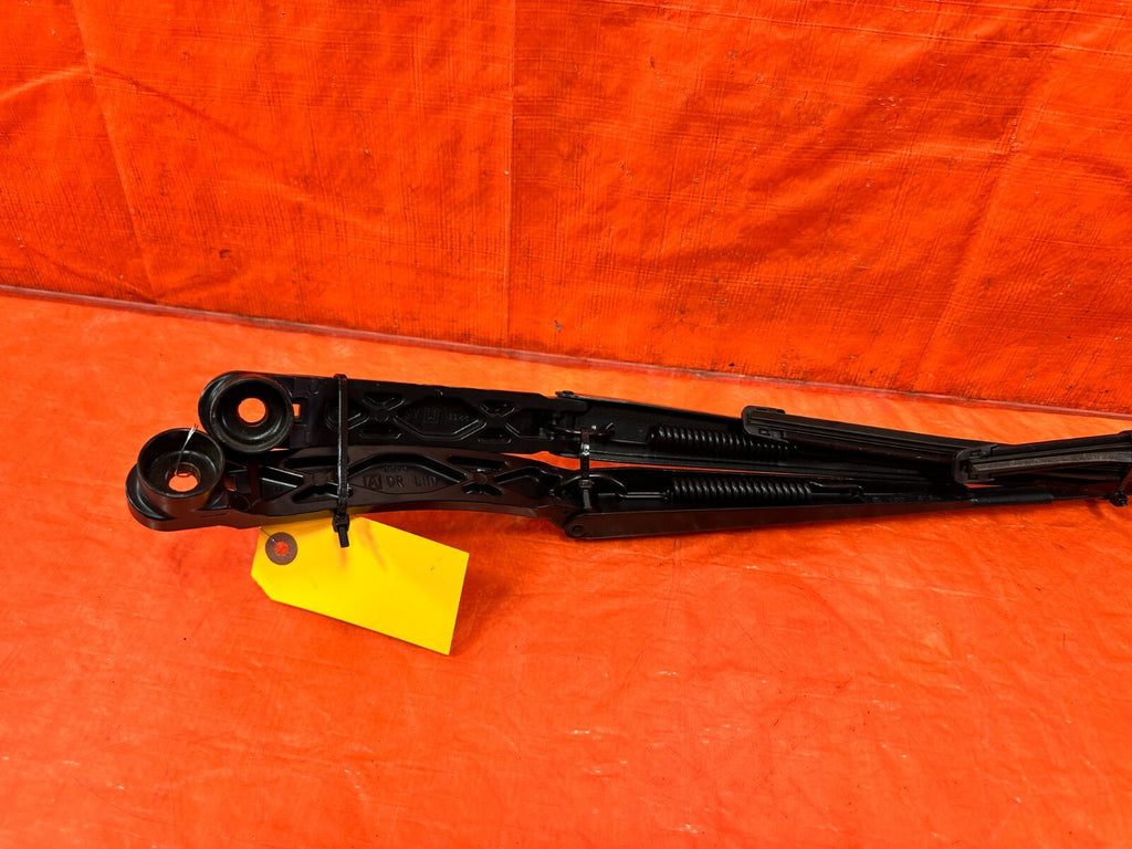 13 24 SUBARU BRZ   LEFT & RIGHT WINDSHIELD WIPER ARMS   OEM FACTORY #2924