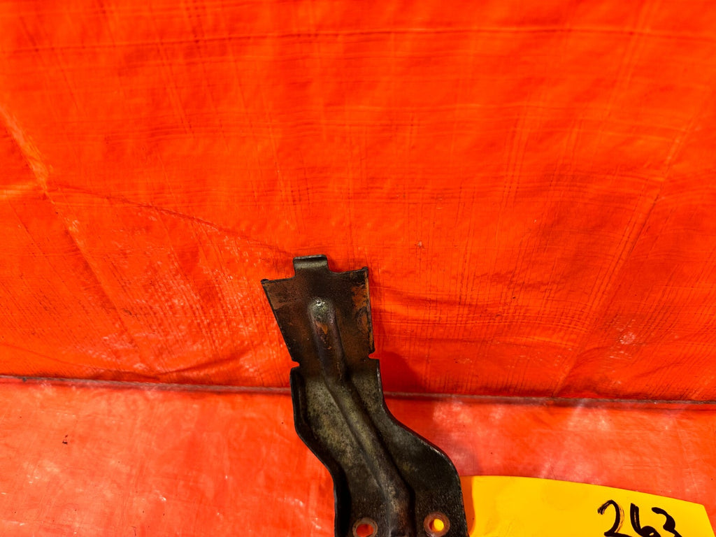 97 01 HONDA PRELUDE   POWER STEERING RESERVOIR TANK BOTTLE BRACKET   OEM #2635
