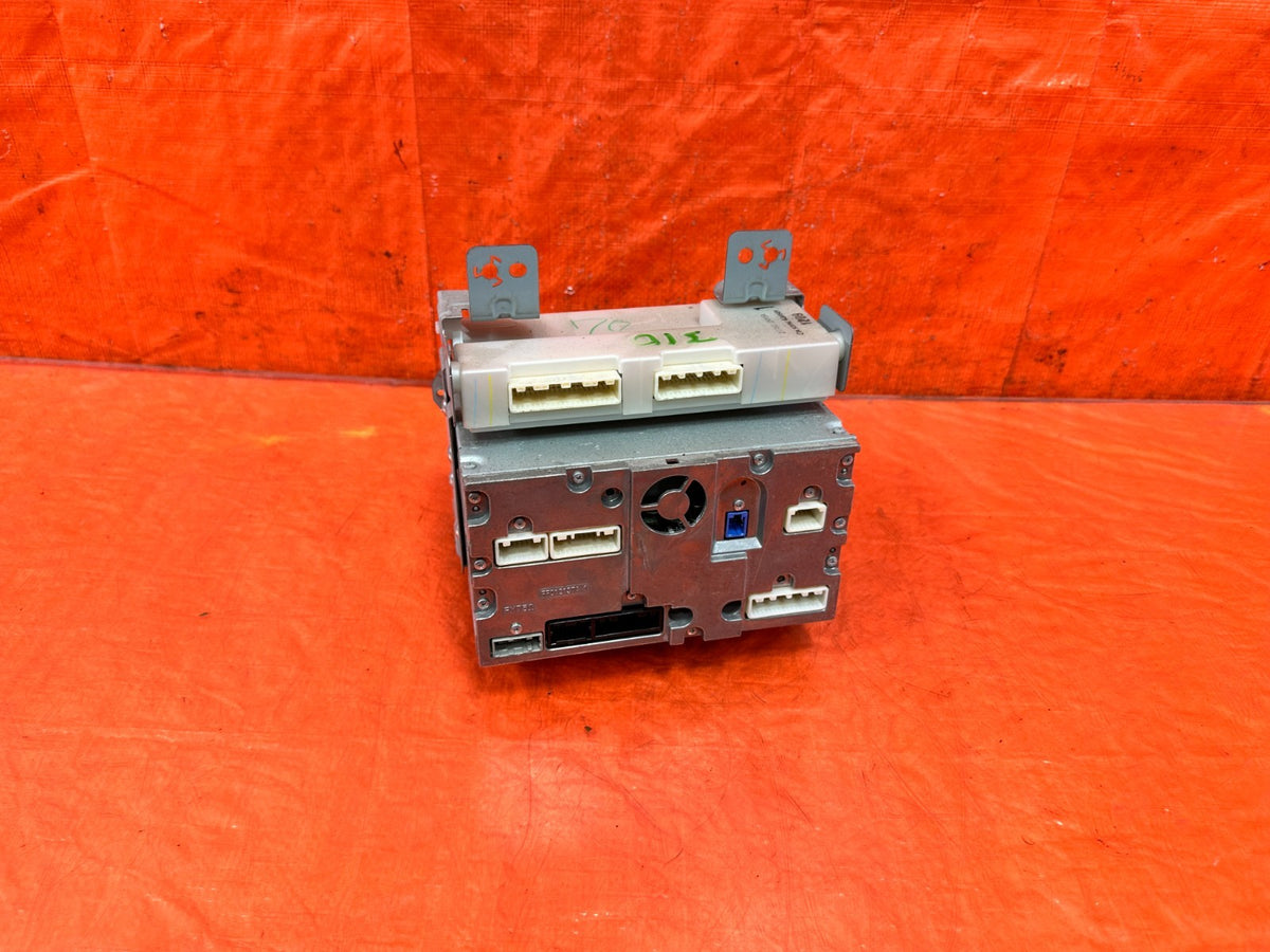09-10 INFINITI G37 CONVERTIBLE - RADIO - RECEIVER AM FM XM - OEM #3101