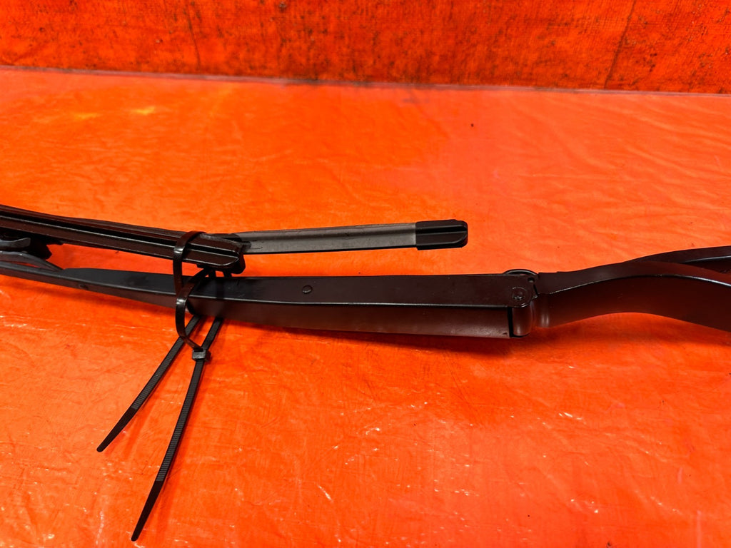 13 16 HYUNDAI GENESIS COUPE   LEFT & RIGHT WINDSHIELD WIPER ARMS   OEM 3252