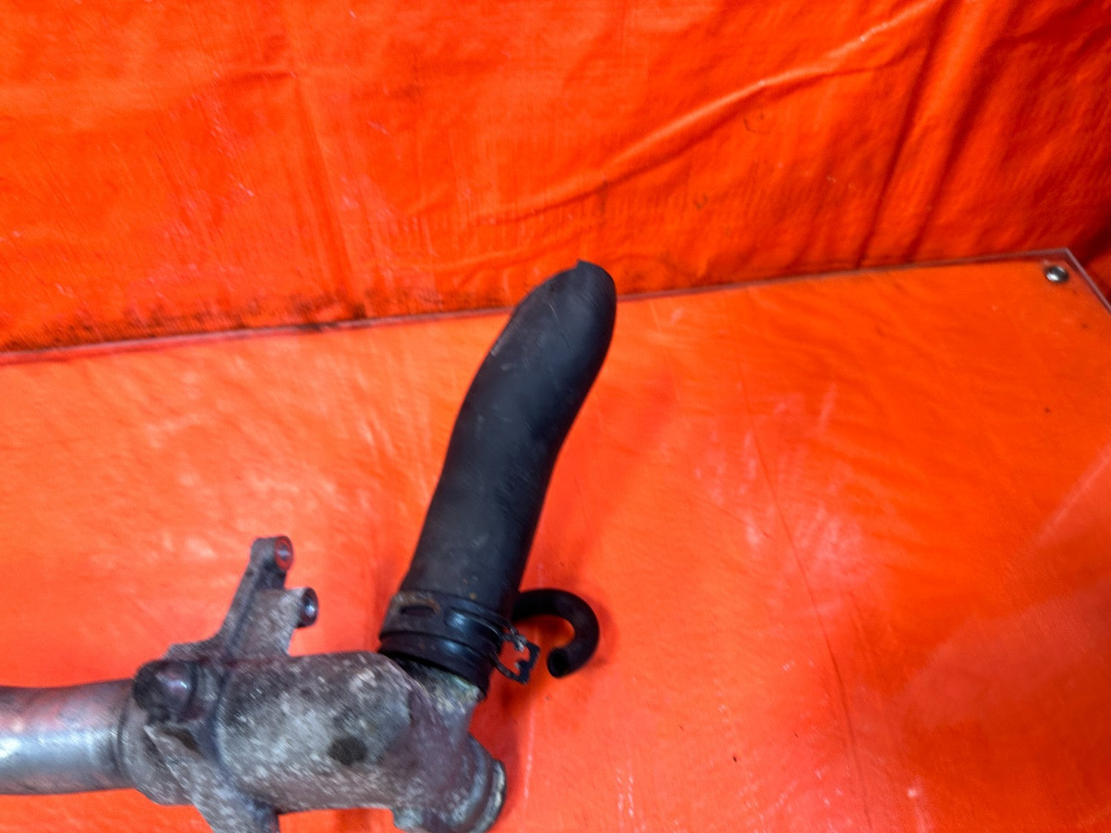 08 15 INFINITI G37 Q60 3.7L VQ37 REAR ENGINE WATER COOLANT PASSAGE PIPE #3293