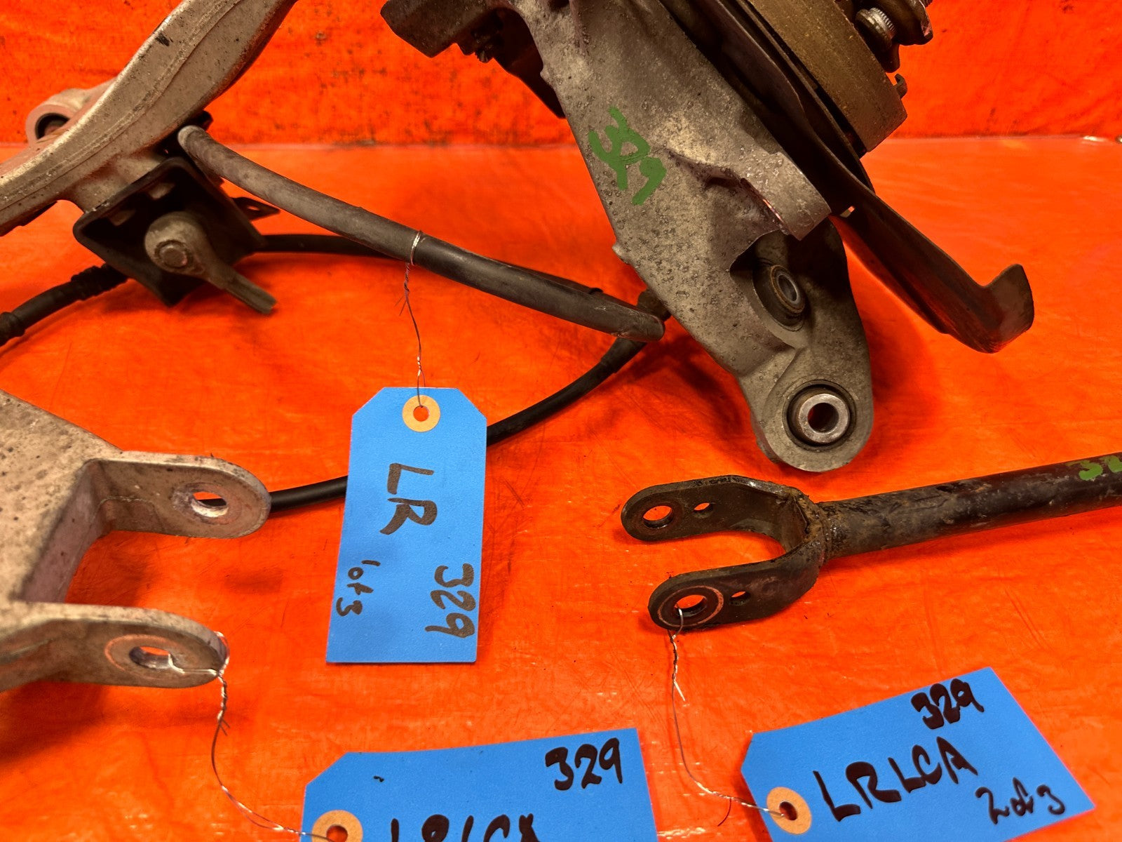 08 15 INFINITI G37 & Q60   DRIVER LEFT REAR SPINDLE KNUCKLE W/ CONTROL ARMS #3292