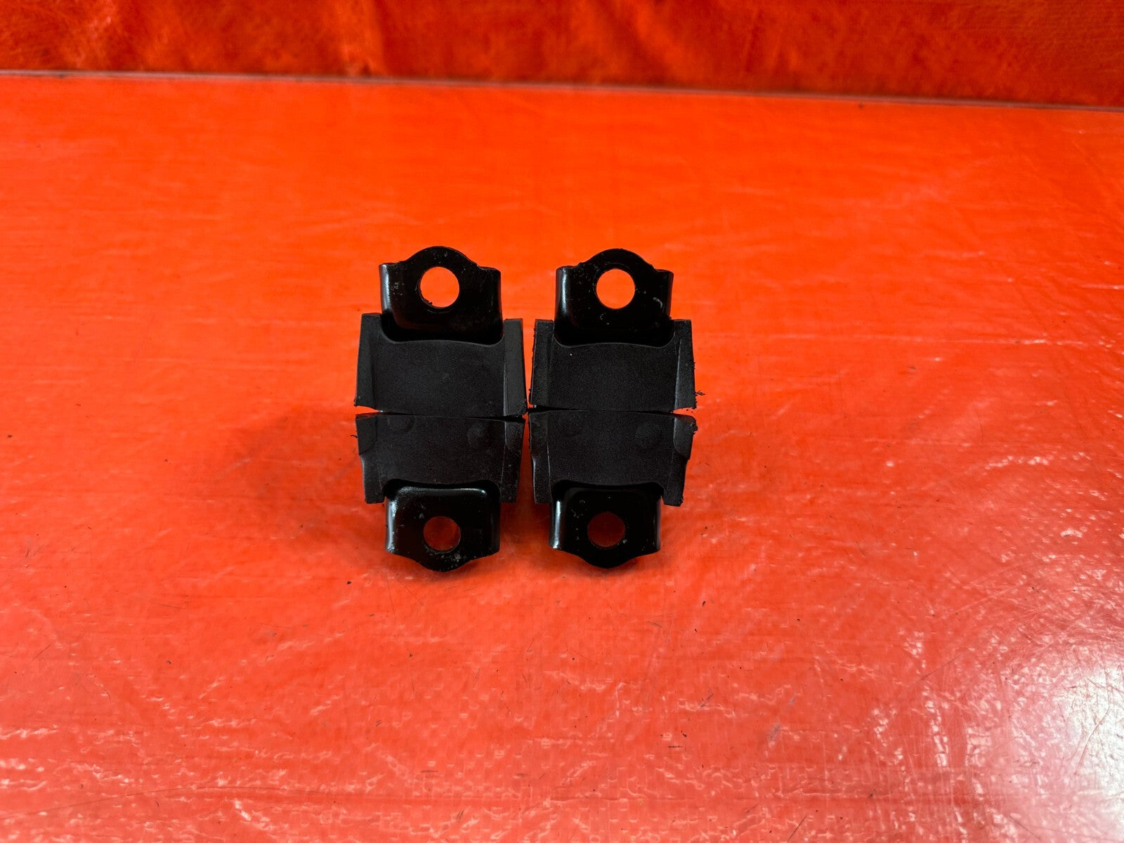 04 07 HONDA S2000   FRONT SWAY STABILIZER BAR BUSHINGS AND BRACKETS   OEM #19720