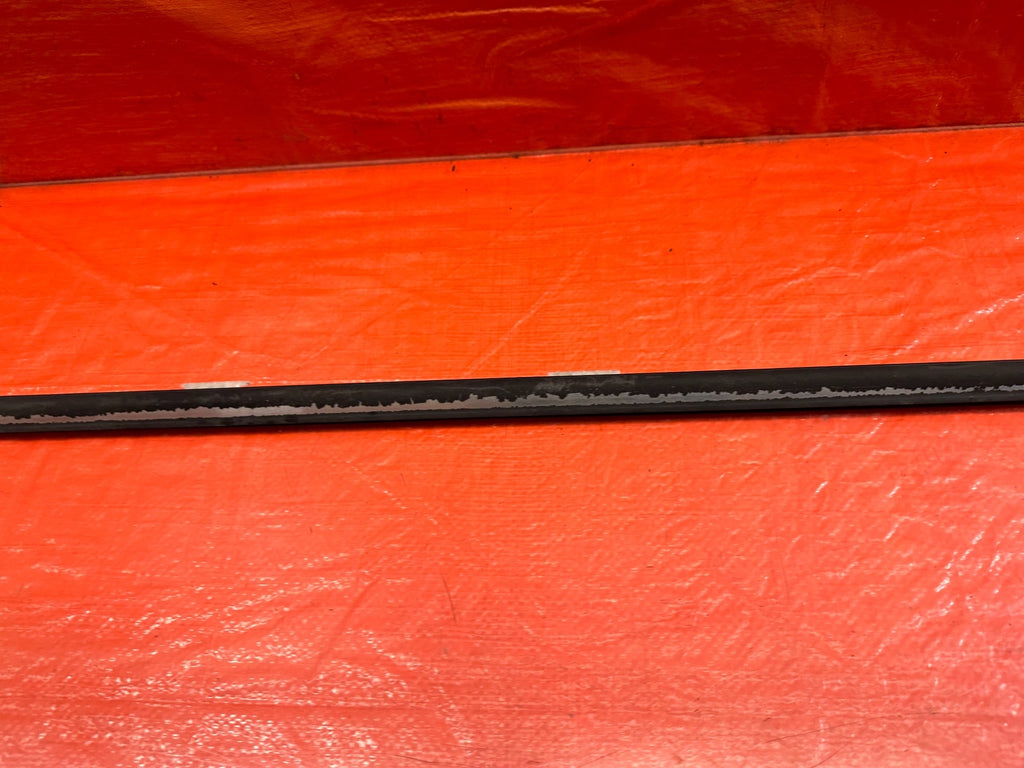 02 05 HONDA CIVIC SI EP3 HATCH   RIGHT FRONT EXTERIOR WINDOW GLASS TRIM OEM #21612