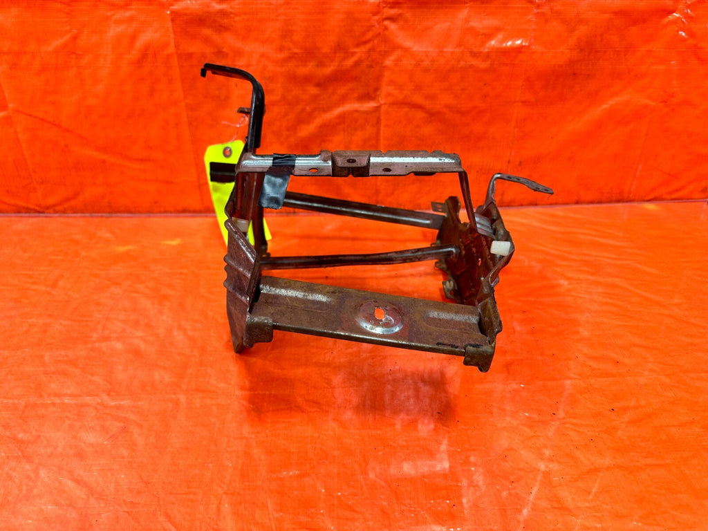 88 89 HONDA CRX   RADIO BRACKET INSTRUMENT CONSOLE CENTER BRACKET   OEM #2778