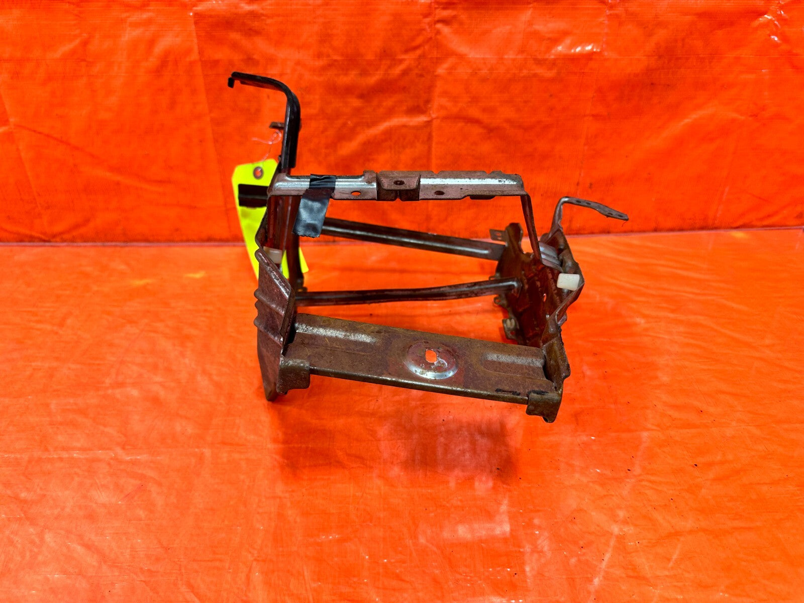 88 89 HONDA CRX   RADIO BRACKET INSTRUMENT CONSOLE CENTER BRACKET   OEM #2778