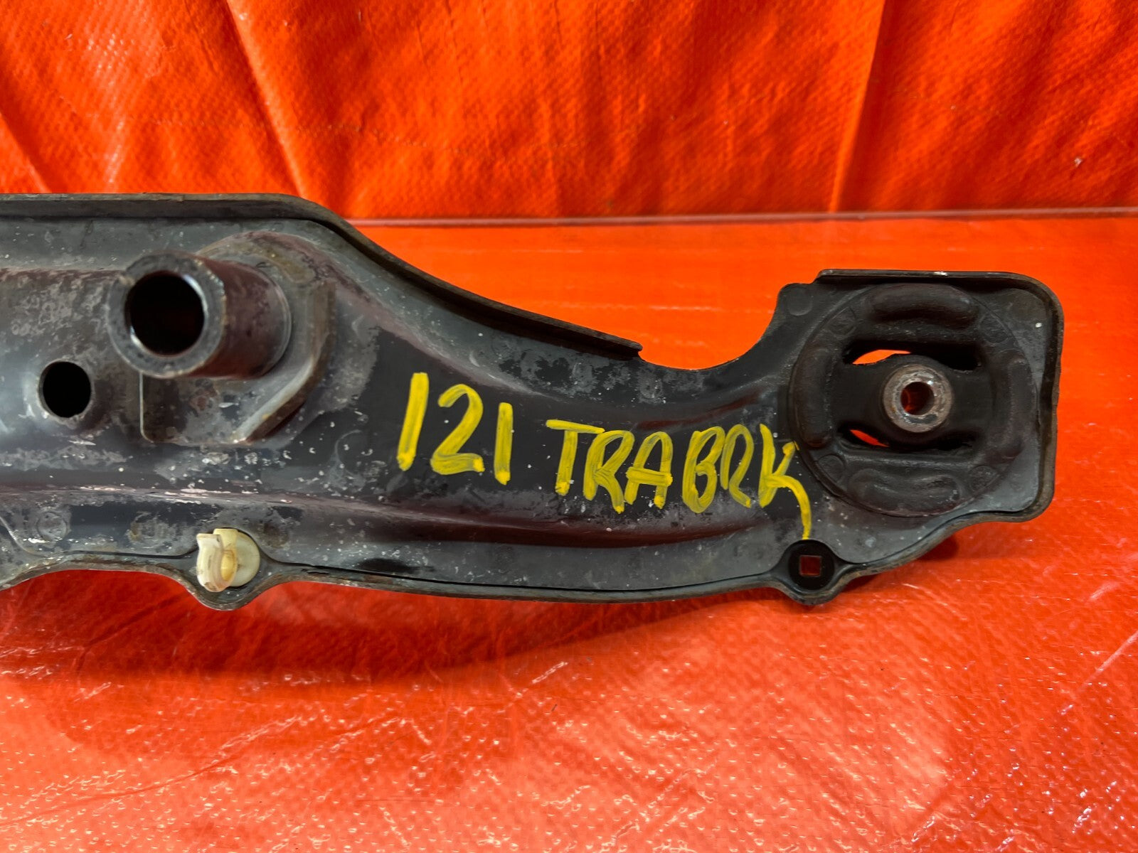97 01 HONDA CR V CRV   REAR DIFFERENTIAL DIFF MOUNTING BRACKET   OEM #1214