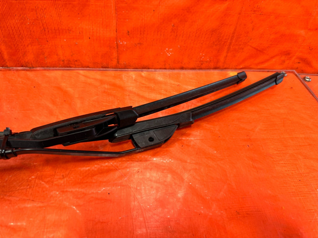 13 24 SUBARU BRZ   LEFT & RIGHT WINDSHIELD WIPER ARMS   OEM FACTORY #2923
