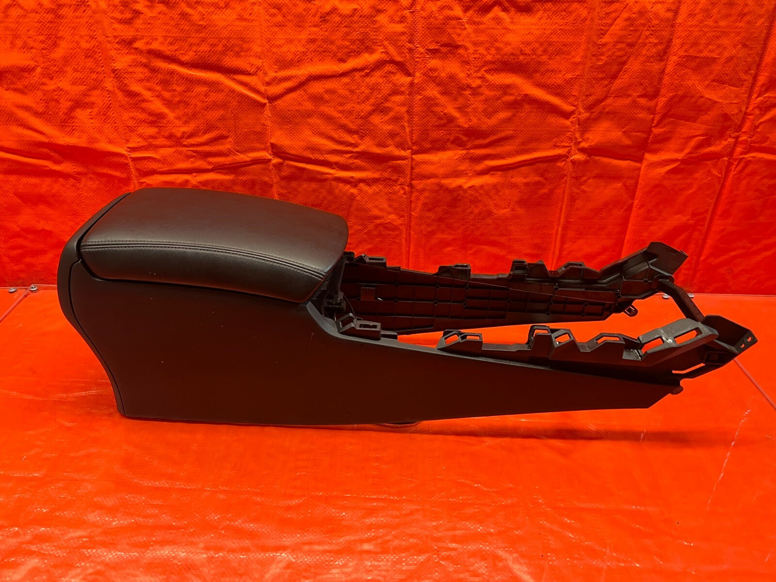 16 20 INFINITI Q50 / 17 20 Q60   ARM REST CENTER CONSOLE   OEM FACTORY OE #968