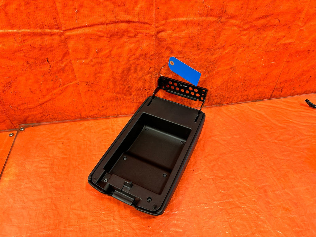 08 13 INFINITI G37 COUPE   ARM REST CENTER CONSOLE BLACK LEATHER TOP PORTION OEM11