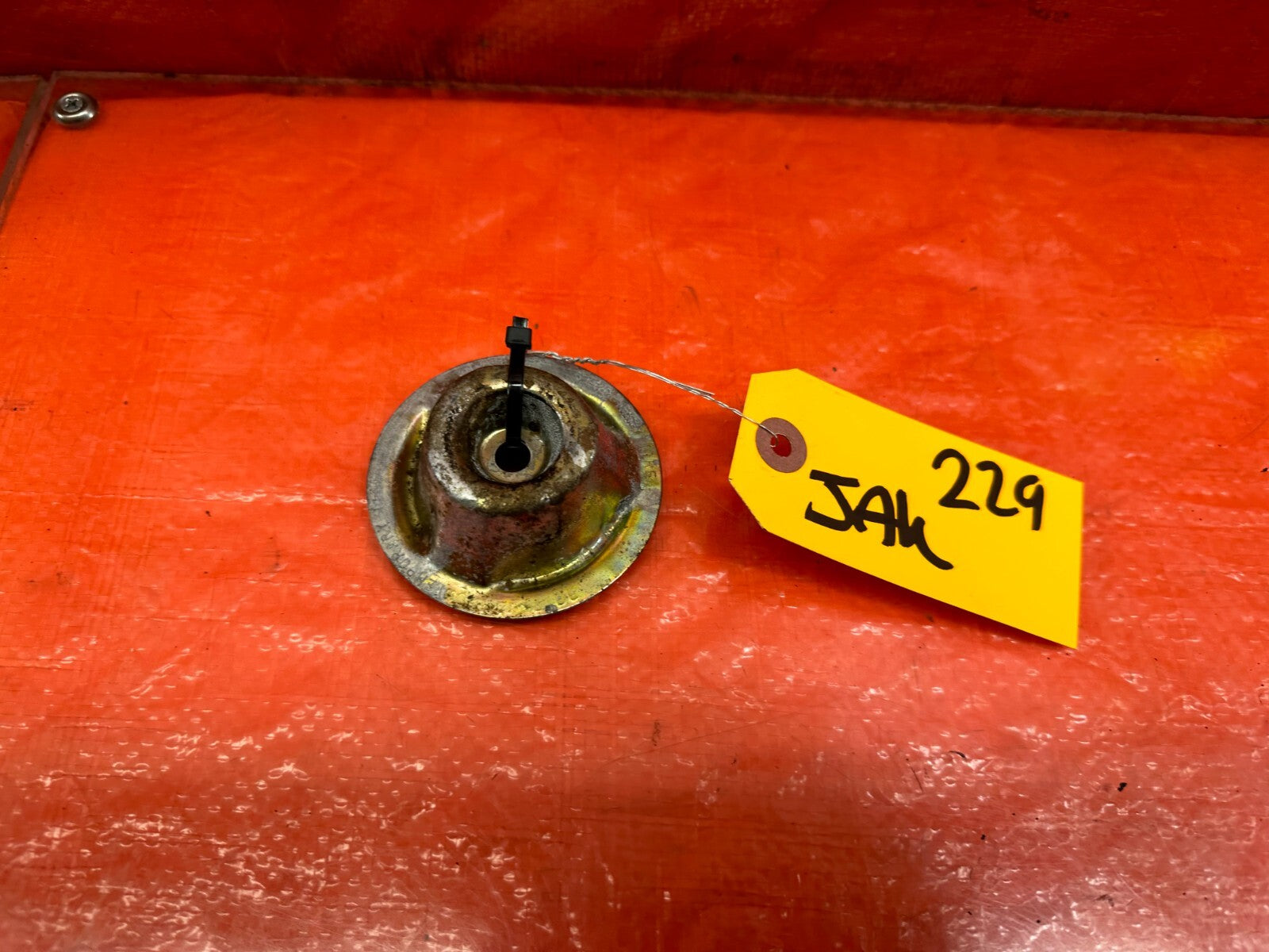 94 01 ACURA INTEGRA   SPARE TIRE TIE DOWN ANCHOR BOLT PLATE   OEM FACTORY #2292