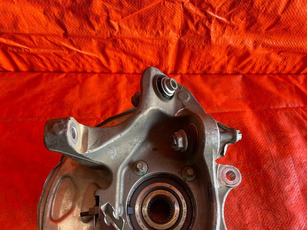 OEM 2015 MERCEDES BENZ C300 W205 4MATIC   DRIVER LEFT REAR SPINDLE KNUCKLE OEM10