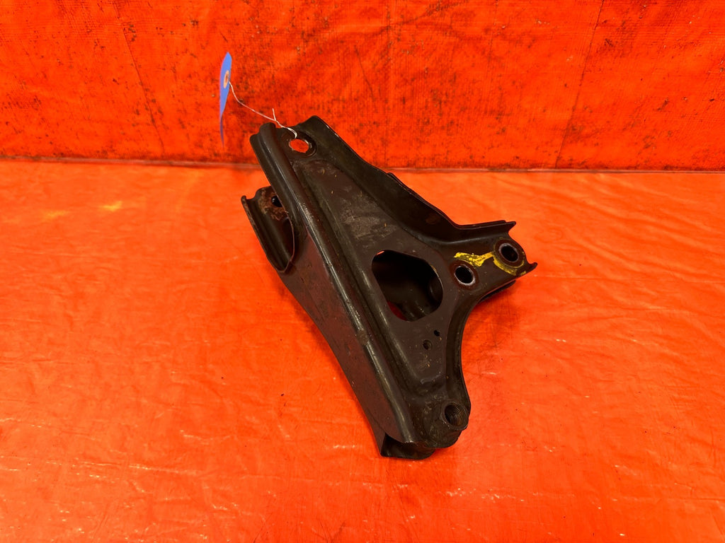92 95 HONDA CIVIC   D SERIES D15 D16 MANUAL REAR TRANSMISSION BRACKET   OEM 3274