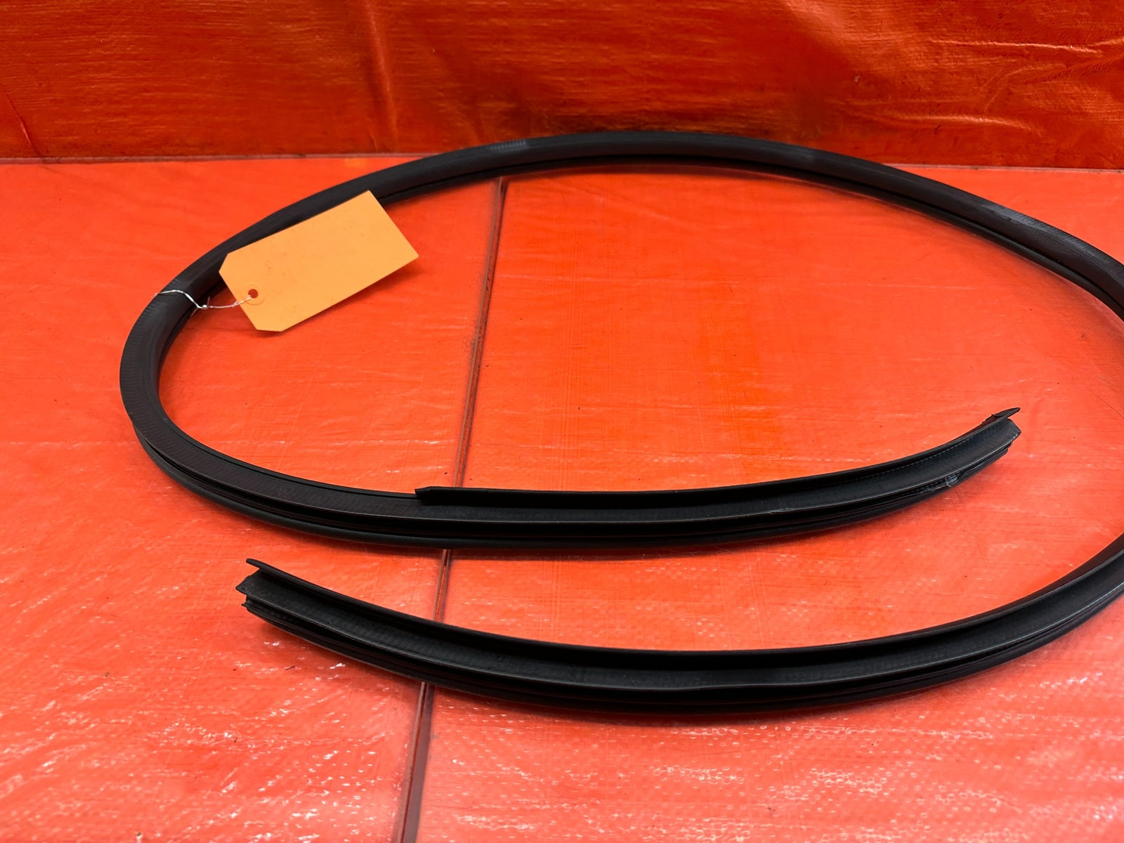10 16 HYUNDAI GENESIS COUPE ON THE CHASSIS RIGHT DOOR WEATHER STRIP SEAL OEM 21916