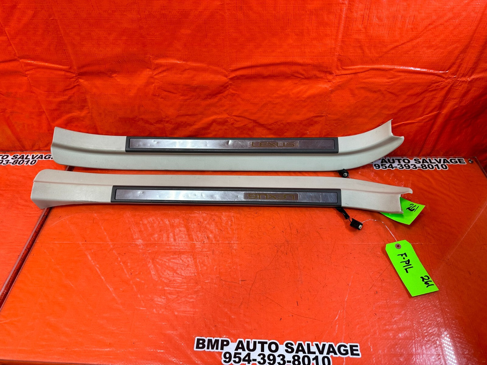 02 05 LEXUS SC430   LEFT AND RIGHT FLOOR PILLARS SCUFF PLATE SET   ECRU OEM 2610