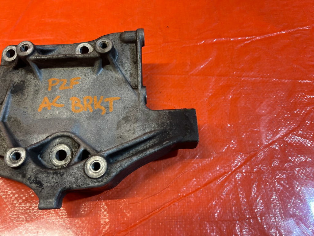 96 00 HONDA CIVIC   EX MODEL   D16Y8   ALUMINUM   AC COMPRESSOR BRACKET OEM   3