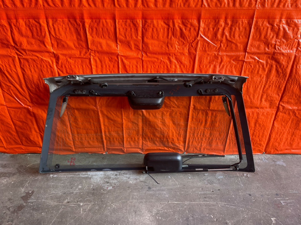 97 01 HONDA CR V CRV   REAR HATCH WINDSHIELD W/ GLASS, WIPER AND TRIM   OEM OE8