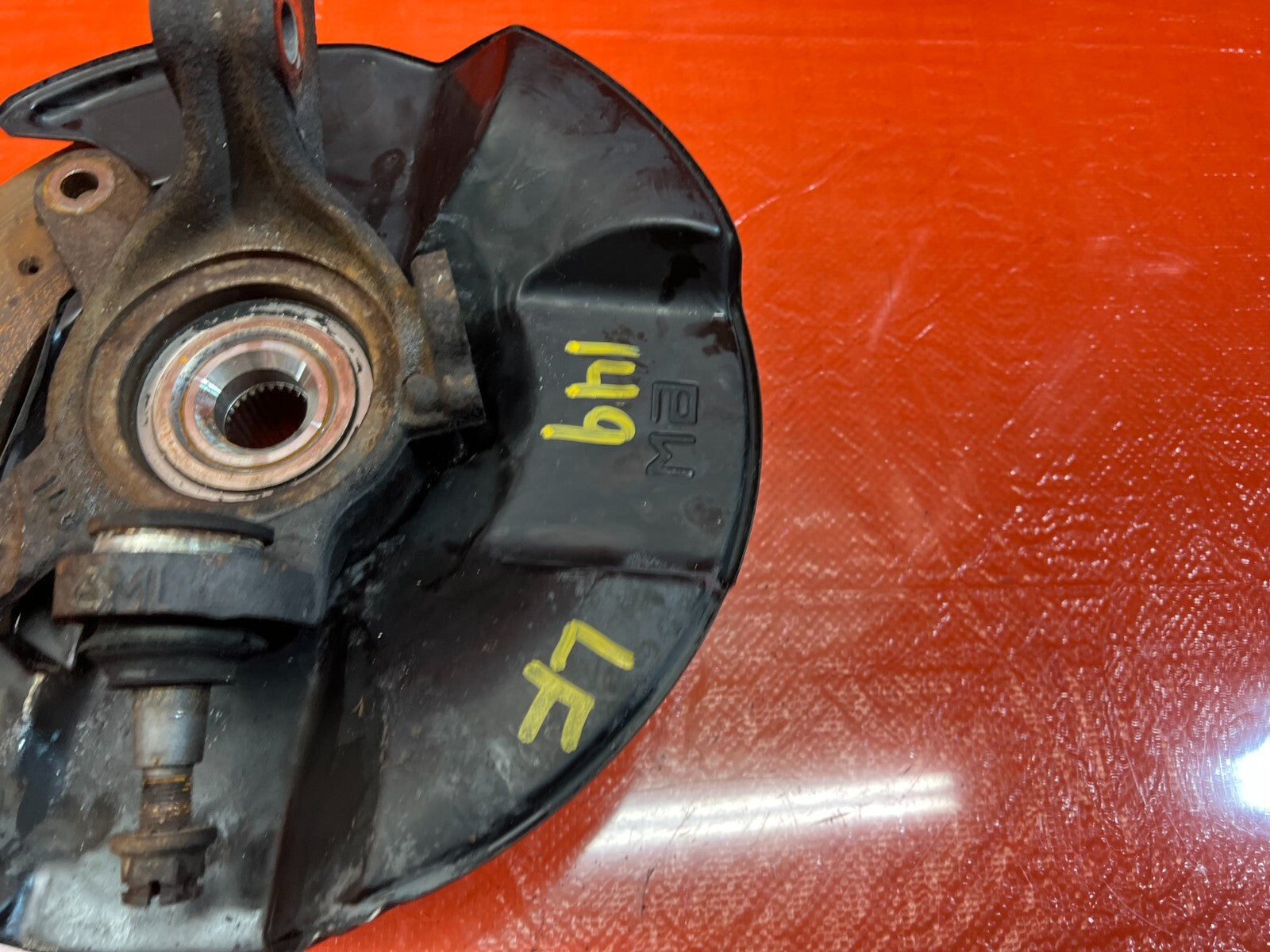 02 04 ACURA RSX TYPE S   DRIVER LEFT FRONT SPINDLE KNUCKLE HUB   OEM OE #14910