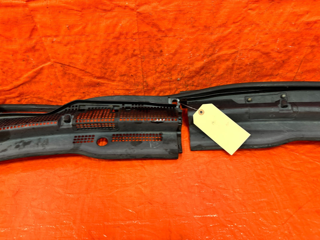 04 05 ACURA TSX   WINDSHIELD WIPER COWL TRIM PLASTIC   OEM FACTORY #3226