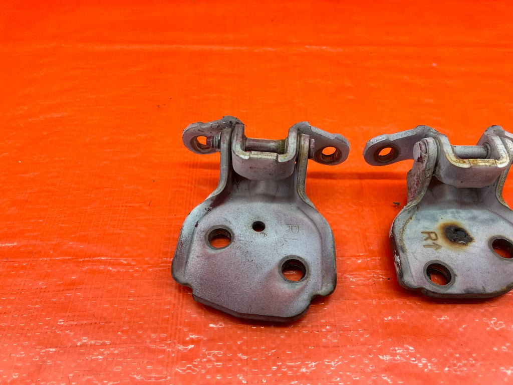 90 01 ACURA INTEGRA SEDAN   RIGHT FRONT DOOR HINGE SET   UPPER LOWER   OEM #1657
