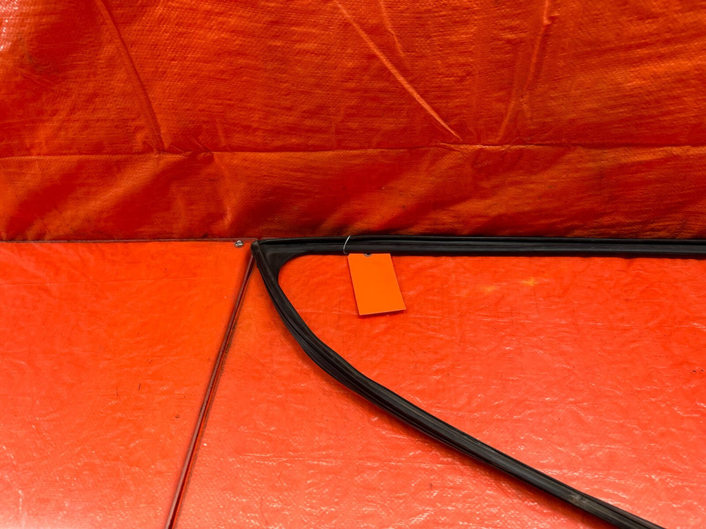 08 12 HONDA ACCORD SEDAN   RIGHT FRONT WINDOW GLASS RUN CHANNEL OEM #2395