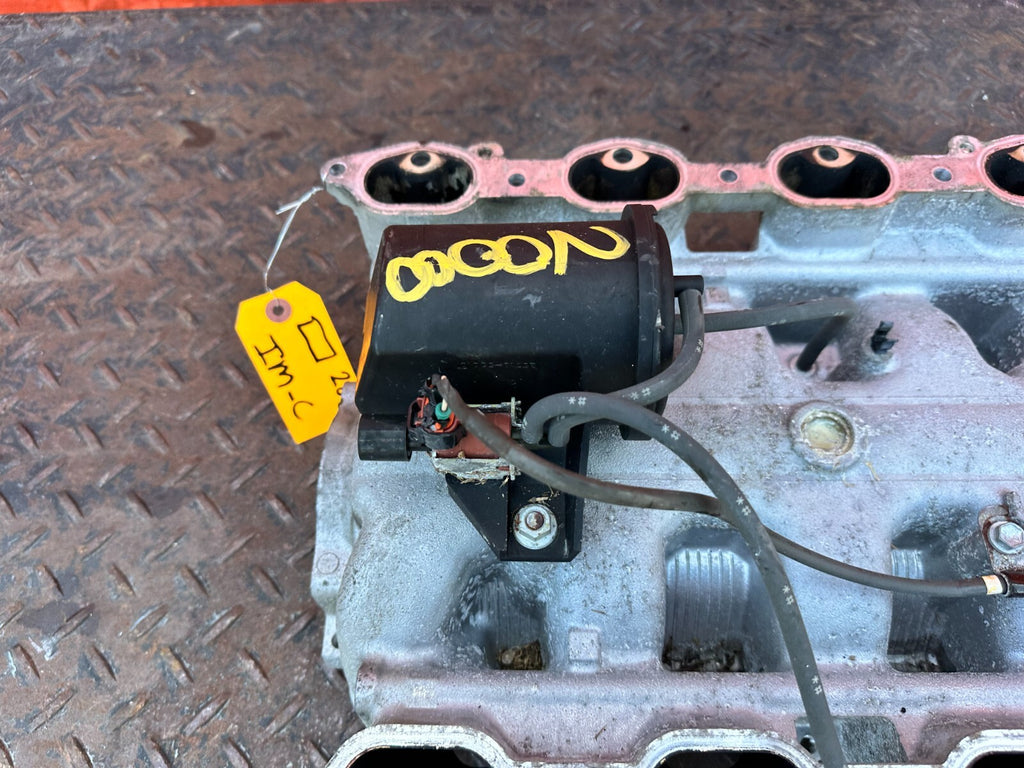 02 10 LEXUS SC430   ATTACHES TO CYLINDER HEAD PORTION   INTAKE MANIFOLD OEM 2889