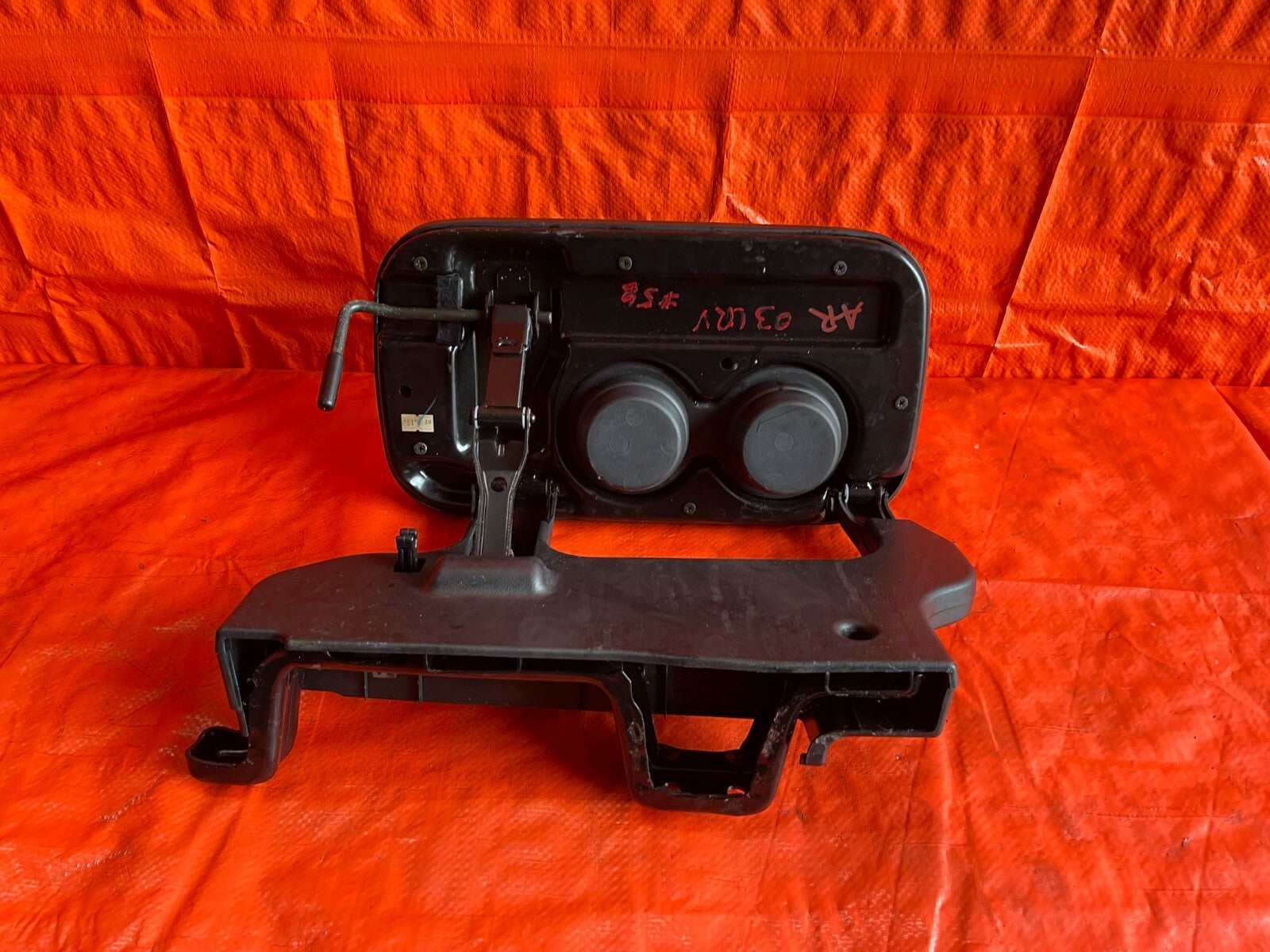 02 04 HONDA CR V CRV M/T ONLY FRONT SEAT FLOOR CONSOLE ARM REST LID CUP HOLDER  8