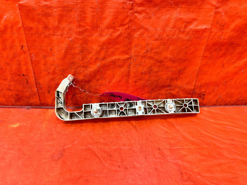 09 15 INFINITI G37 CONVERTIBLE   LEFT REAR BUMPER BRACKET RETAINER CLIP OEM 3102