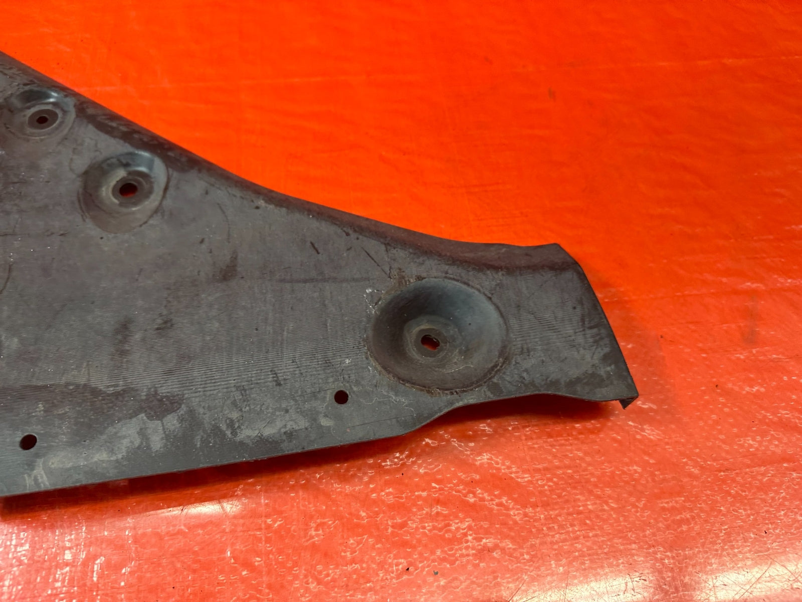 14 20 INFINITI Q50   SPLASH SHIELD TUNNEL STAY BRACKET RIGHT REAR   OEM #2155