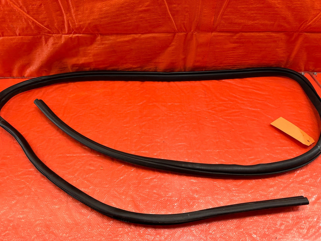 LANCER EVOLUTION X EVO 10 CHASSIS TO DOOR OPEN TRIM WEATHER STRIP LEFT FRONT 2177