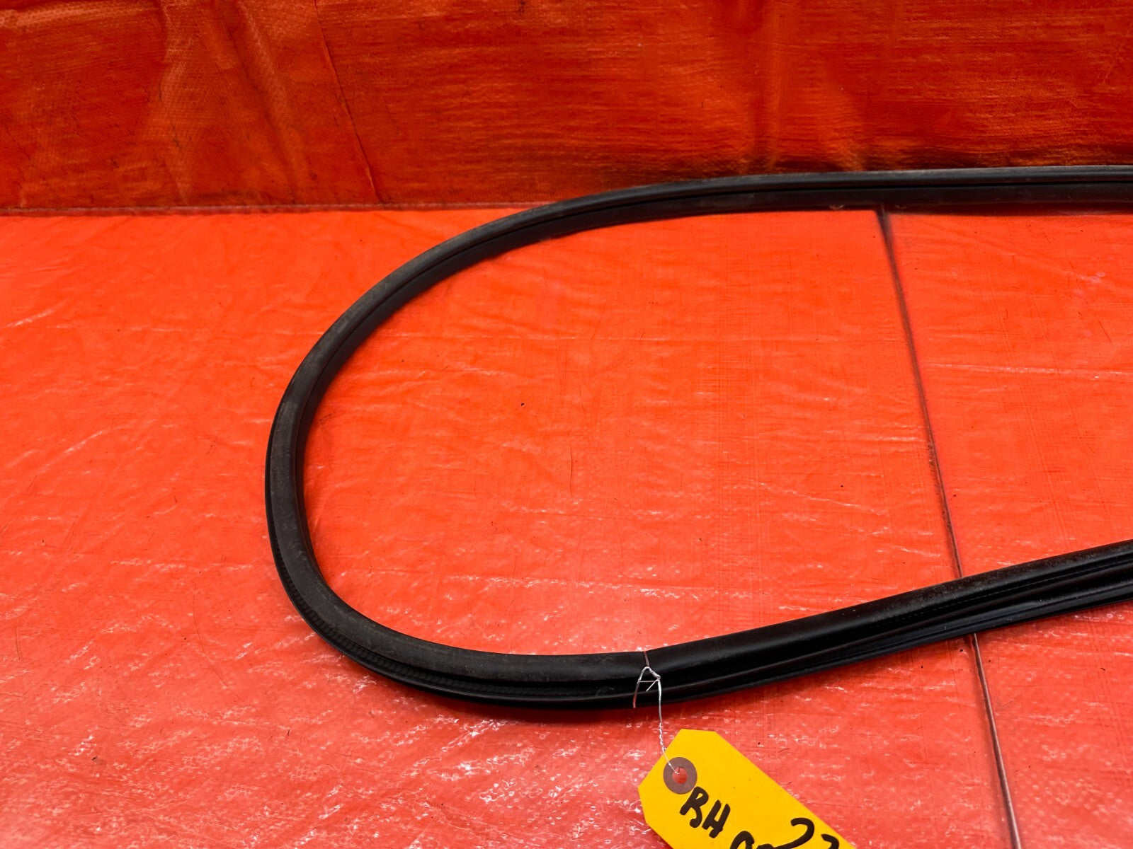 09 15 INFINITI G37 CONVERTIBLE RIGHT CHASSIS TO DOOR OPEN TRIM RUBBER STRIP #2324