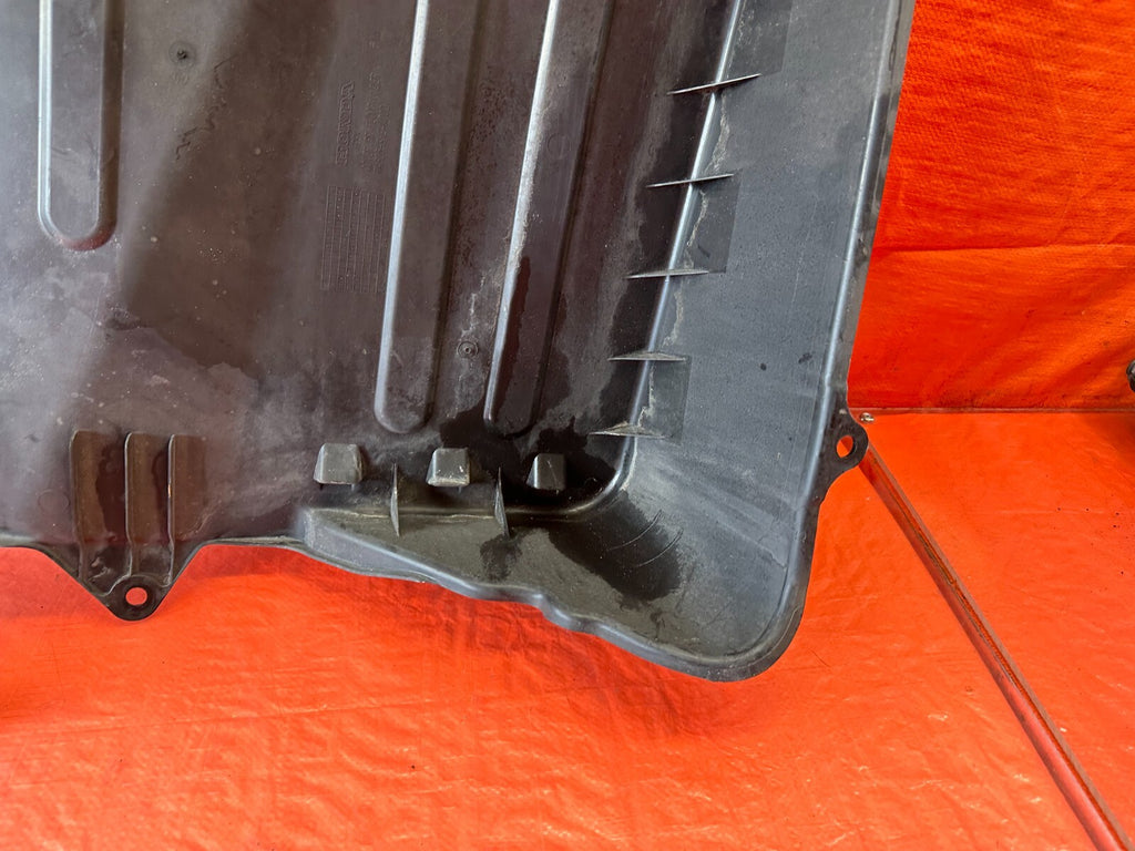 06 11 HONDA CIVIC 2D COUPE   FUEL TANK PLASTIC SPLASH SHIELD COVER   OEM #2371