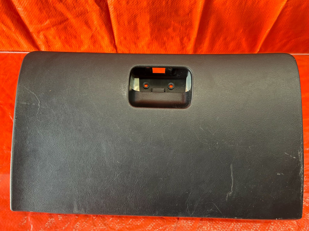 94 01 ACURA INTEGRA 2 & 4 DOOR   GLOVE BOX   BLACK   NO LOCK PRESENT   OEM #955