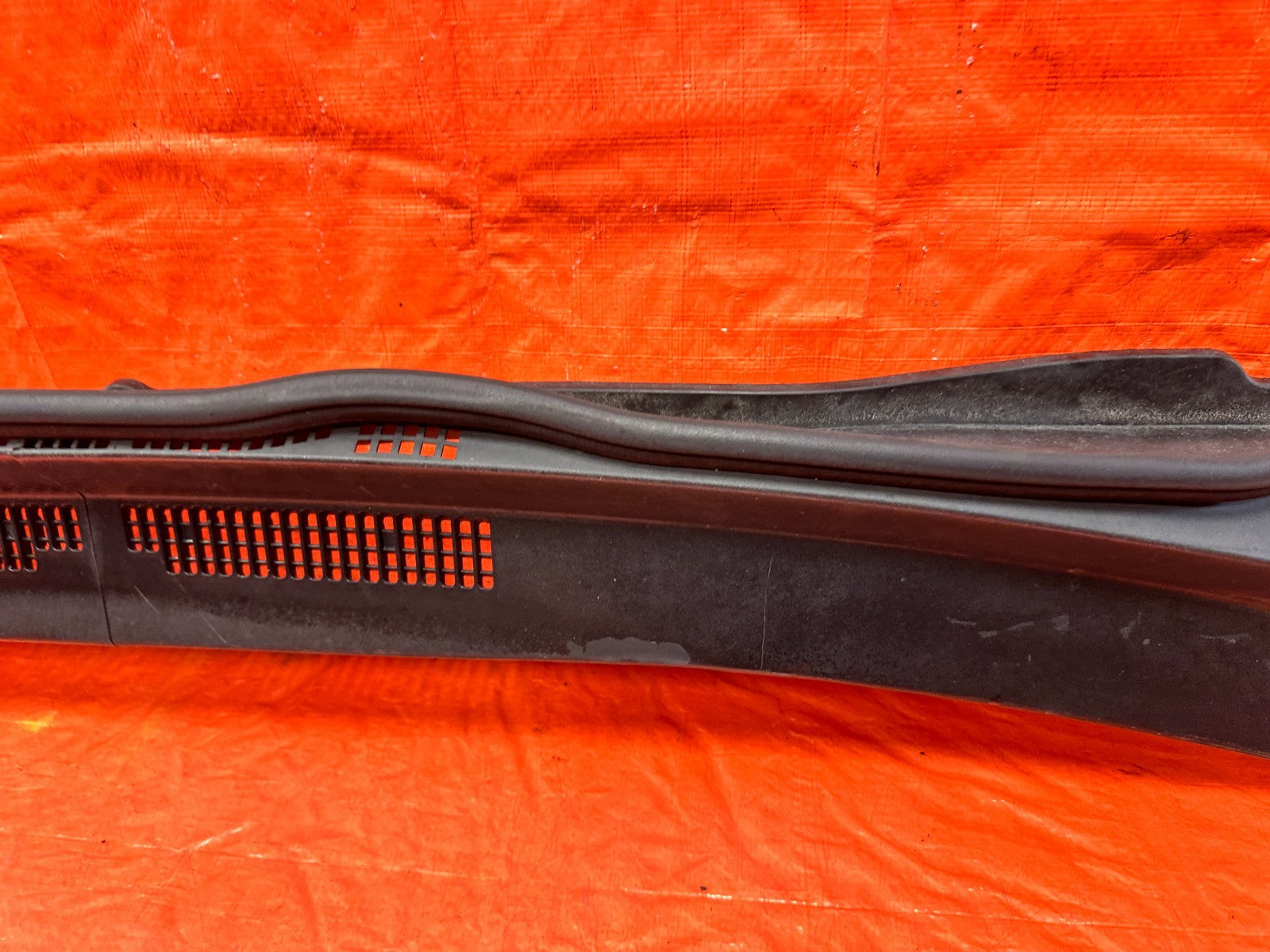 02 05 HONDA CIVIC SI EP3 HATCHBACK   WINDSHIELD WIPER COWL TRIM PLASTIC OEM 3082