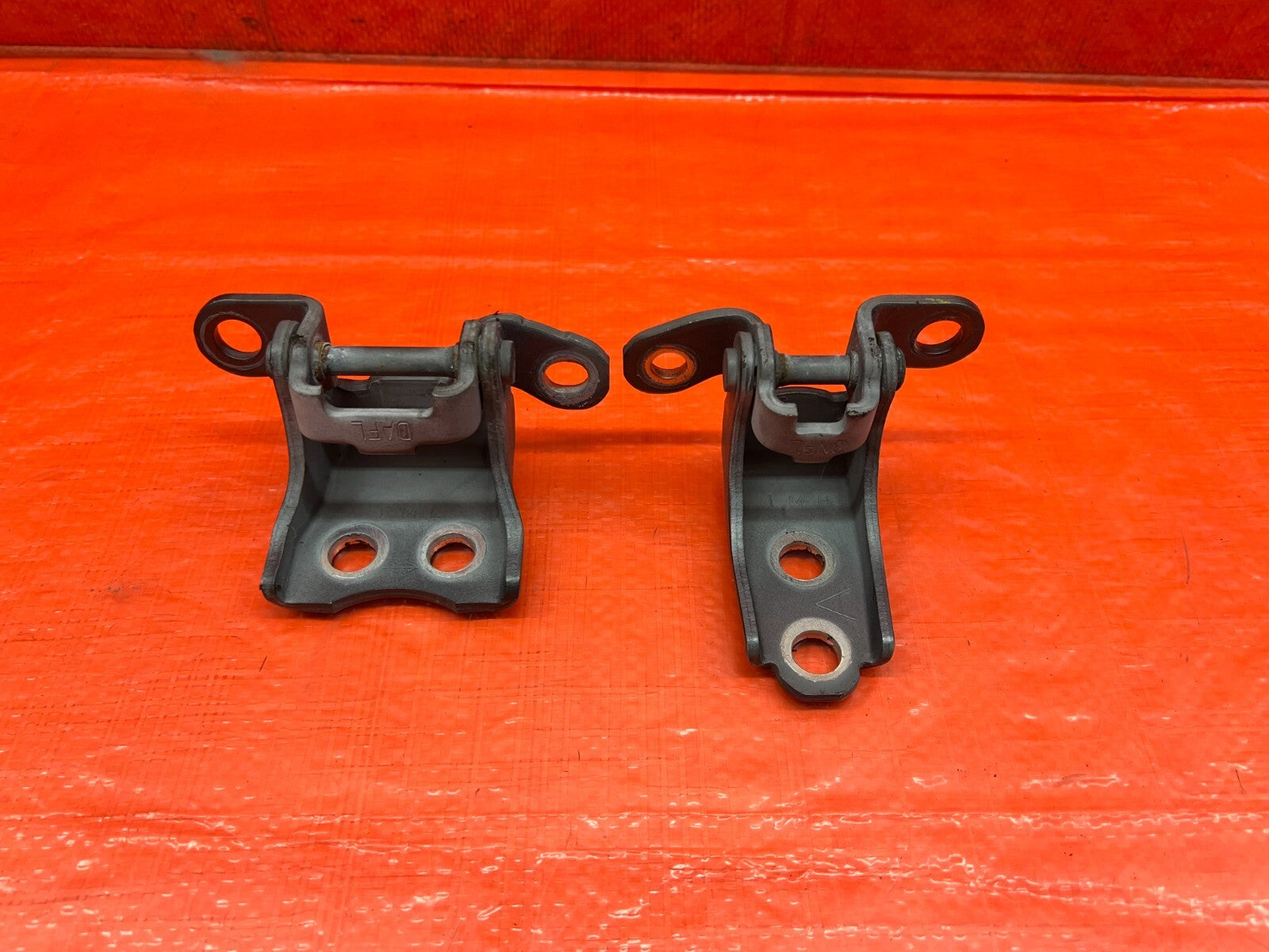 09 14 ACURA TSX   DRIVER LEFT FRONT DOOR HINGE SET UPPER LOWER   OEM #1670