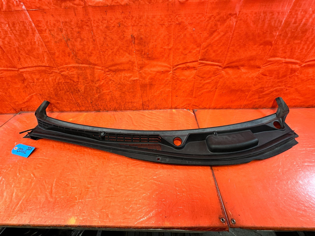13 16 HYUNDAI GENESIS 2D COUPE   WINDSHIELD WIPER COWL   86150 2M000   OEM #3250