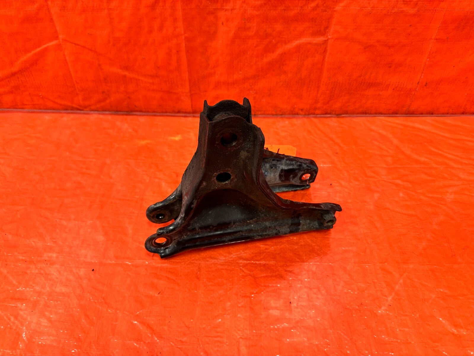 94 01 ACURA INTEGRA   AUTOMATIC   REAR TRANSMISSION BRACKET   OEM #2812