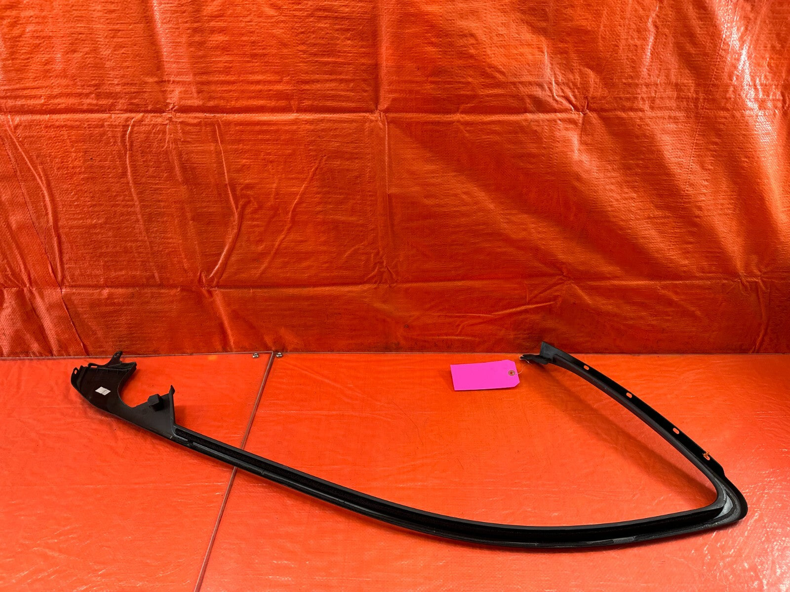 04 08 ACURA TL   PASSENGER RIGHT FRONT   INTERIOR UPPER GLASS DOOR TRIM OEM 2347