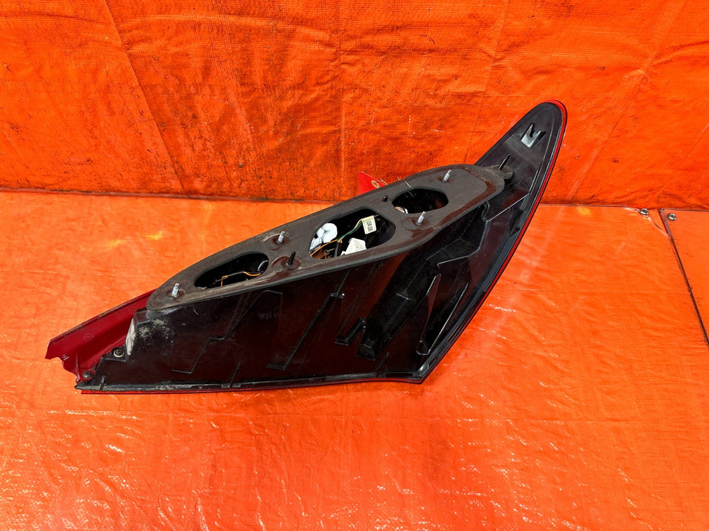 13 16 HYUNDAI GENESIS COUPE   DRIVER LEFT TAIL LIGHT LAMP   OEM FACTORY #CHIP16