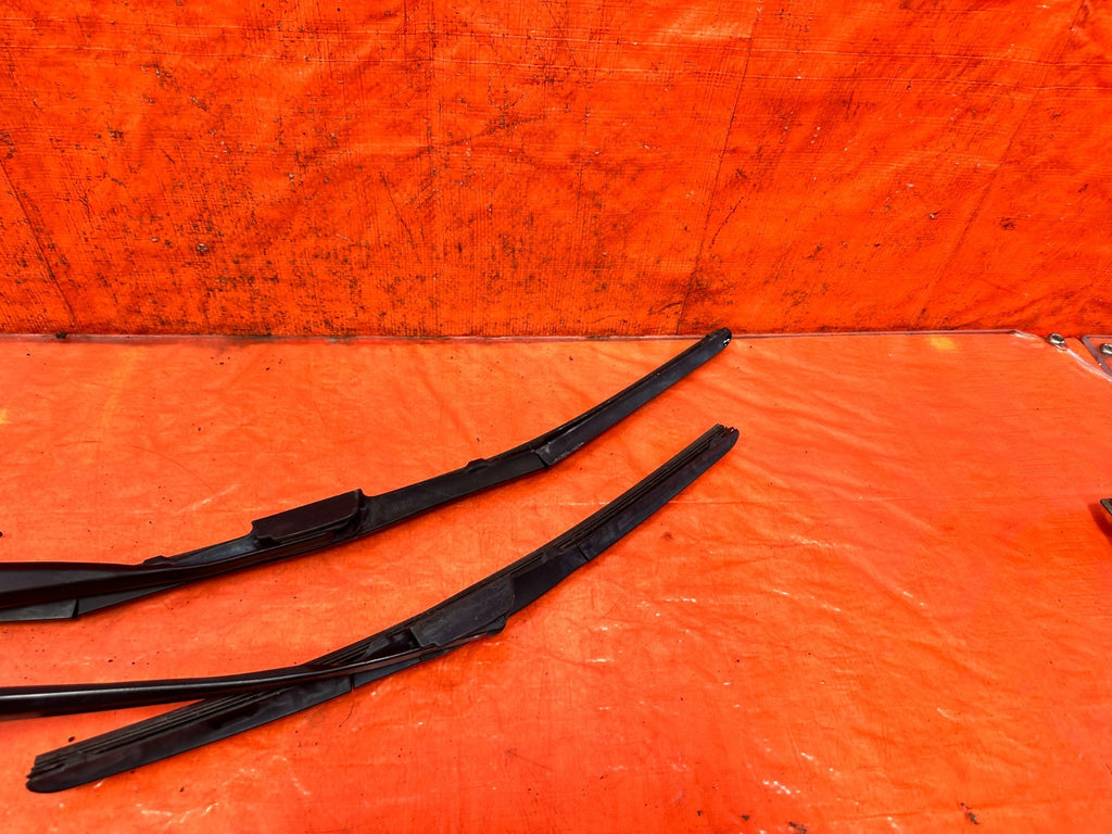 09 15 INFINITI G37 CONVERTIBLE   LEFT & RIGHT WINDSHIELD WIPER ARMS   OEM #3291