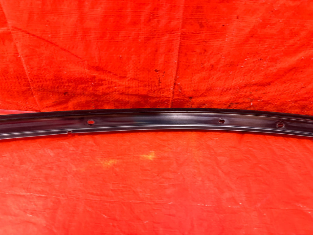 10 16 HYUNDAI GENESIS COUPE 3.8L   RIGHT DOOR GASKET RETAINER UPPER TRIM OEM 2994