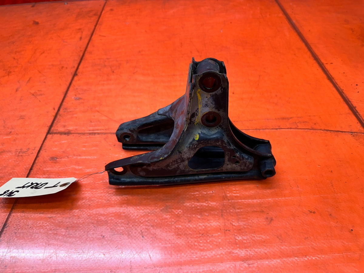 1992-1995 HONDA CIVIC MANUAL TRANS REAR ENGINE MOUNT BRACKET OEM #3486