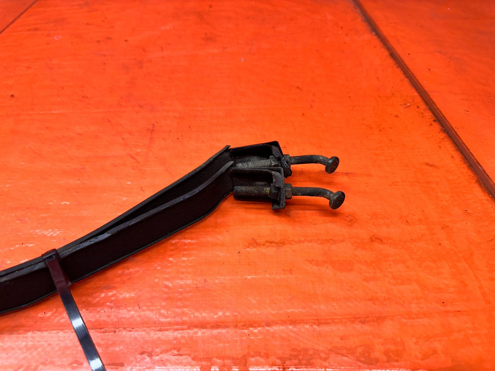 92 95 HONDA CIVIC EX 1.6L   UNDERBODY FUEL GAS TANK MOUNTING STRAPS   OEM #3334