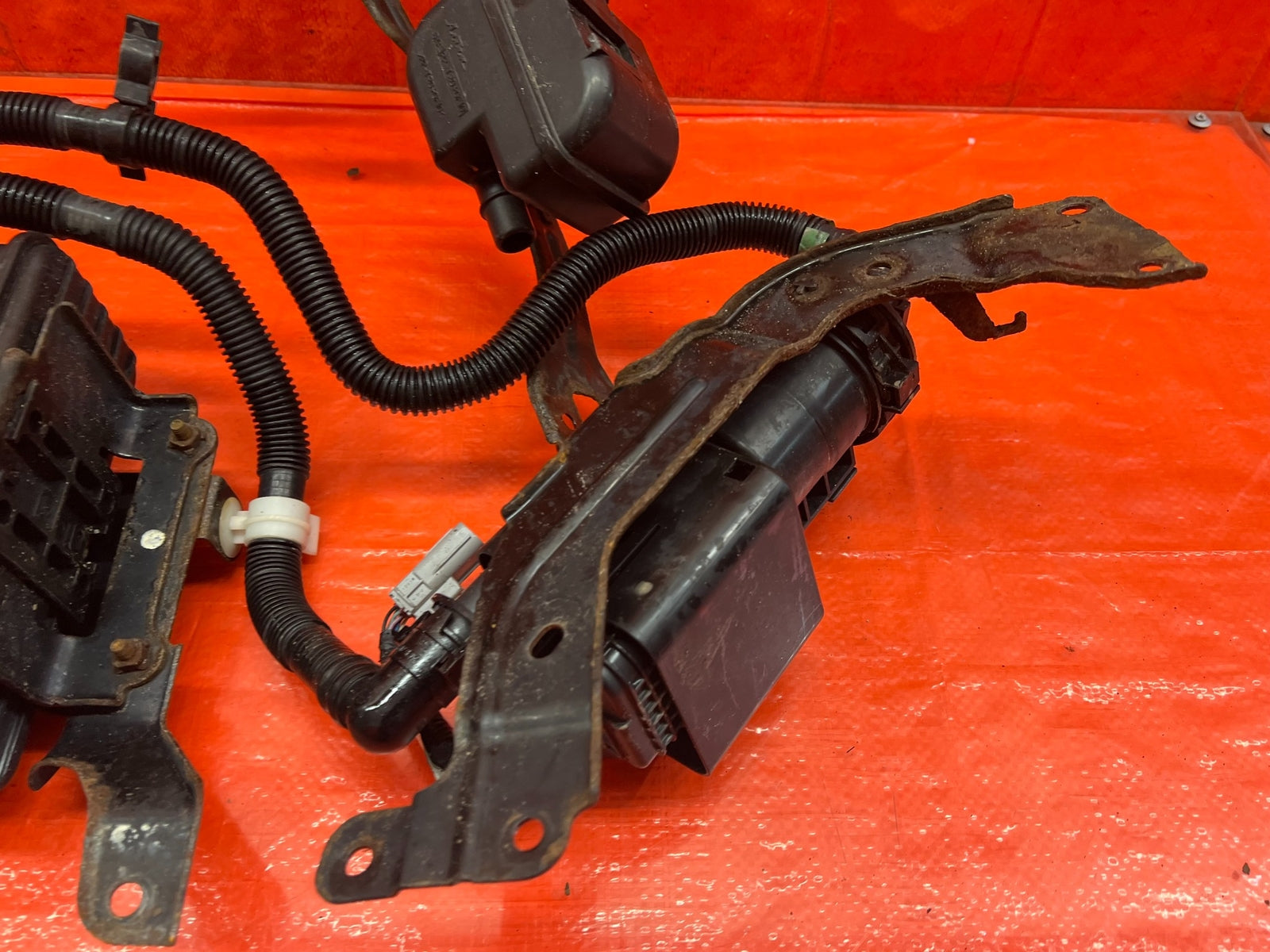 15 21 SUBARU WRX & STI   EJ257 FUEL VAPOR CHARCOAL EVAP TANK CANISTER   OEM #1704