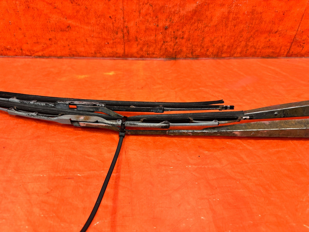 90 91 HONDA CIVIC HATCHBACK   LEFT & RIGHT WINDSHIELD WIPER ARMS   OEM 3253