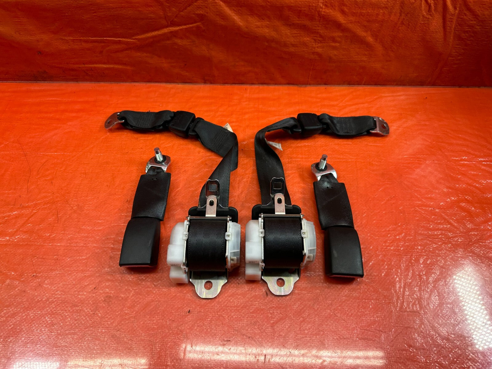 09 15 INFINITI G37 CONVERTIBLE   REAR SEAT BELTS W/ BUCKLES LEFT RIGHT OEM #2320