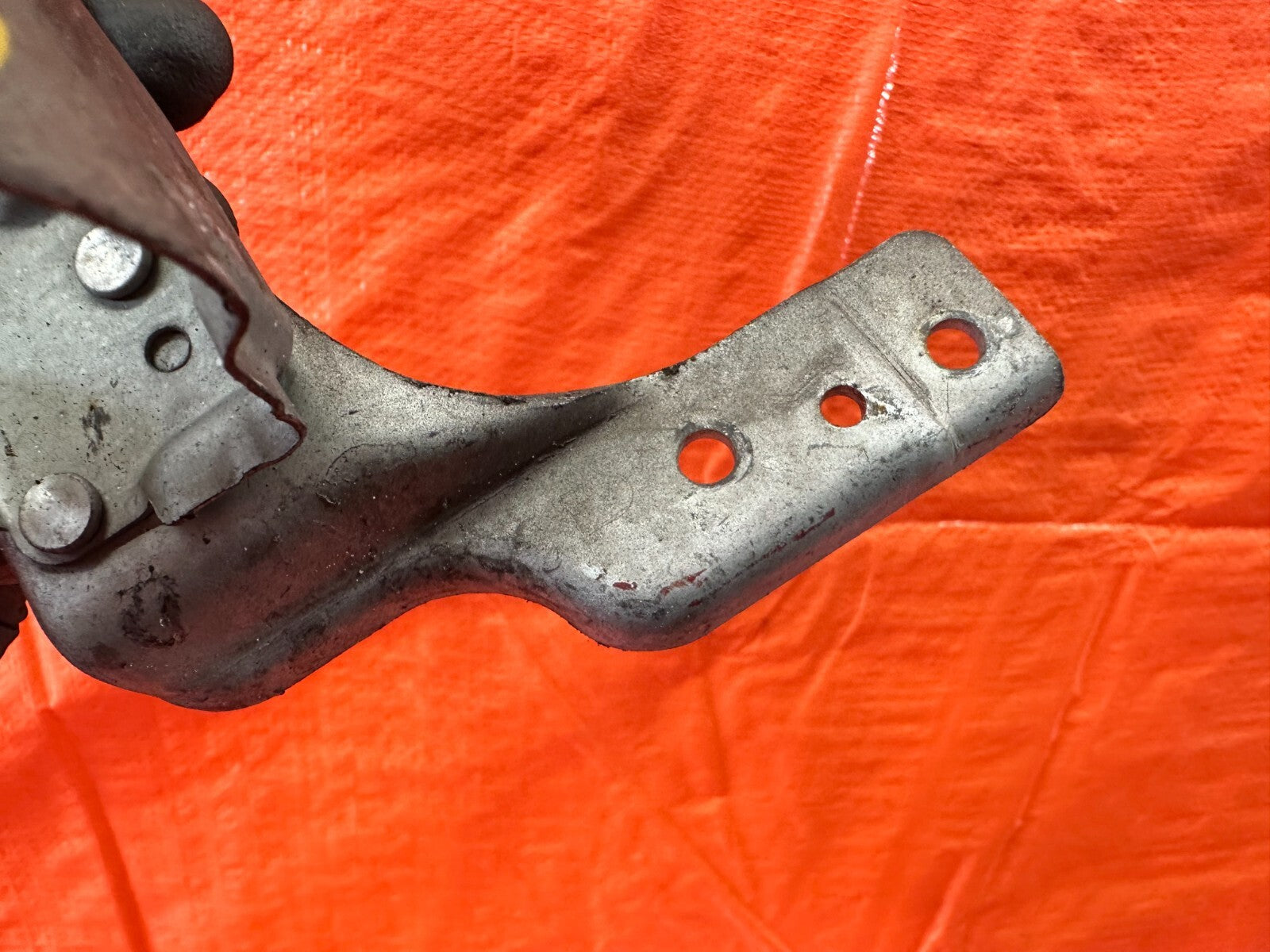 94 97 ACURA INTEGRA RIGHT FRONT BUMPER CORNER LIGHT LAMP BRACKET OEM #2296