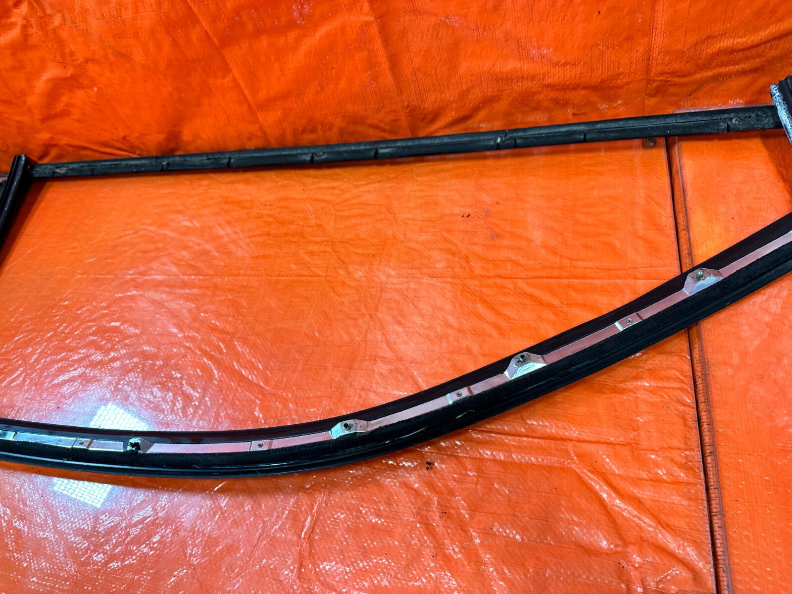 92 00 LEXUS SC300   PASSENGER RIGHT EXTERIOR WINDOW GLASS TRIM   OEM #27614